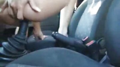 Amateur in zwarte sokken heeft korte erotische film seks met haar partner